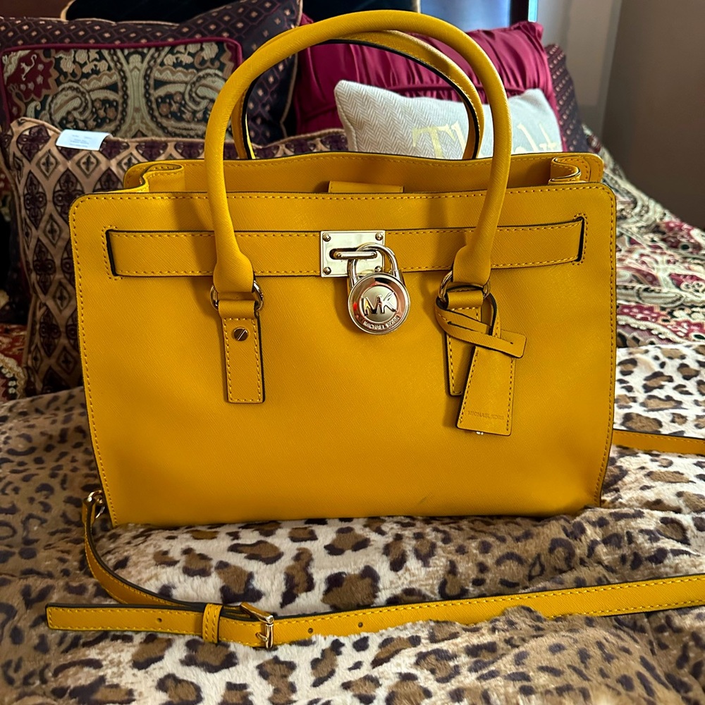 Mustard yellow bag with detachable gold chain and leather strap great condition